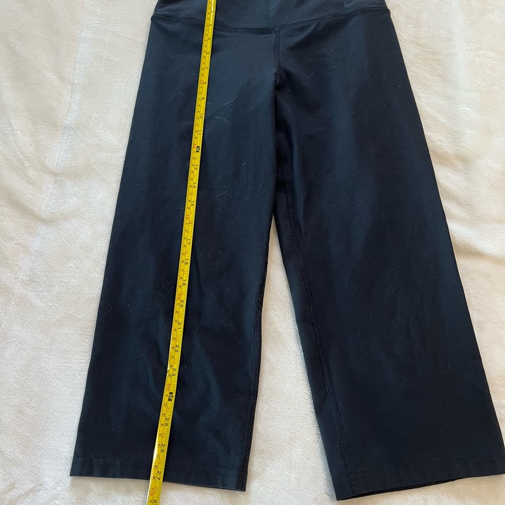 Nike Women's Black Capri Leggings